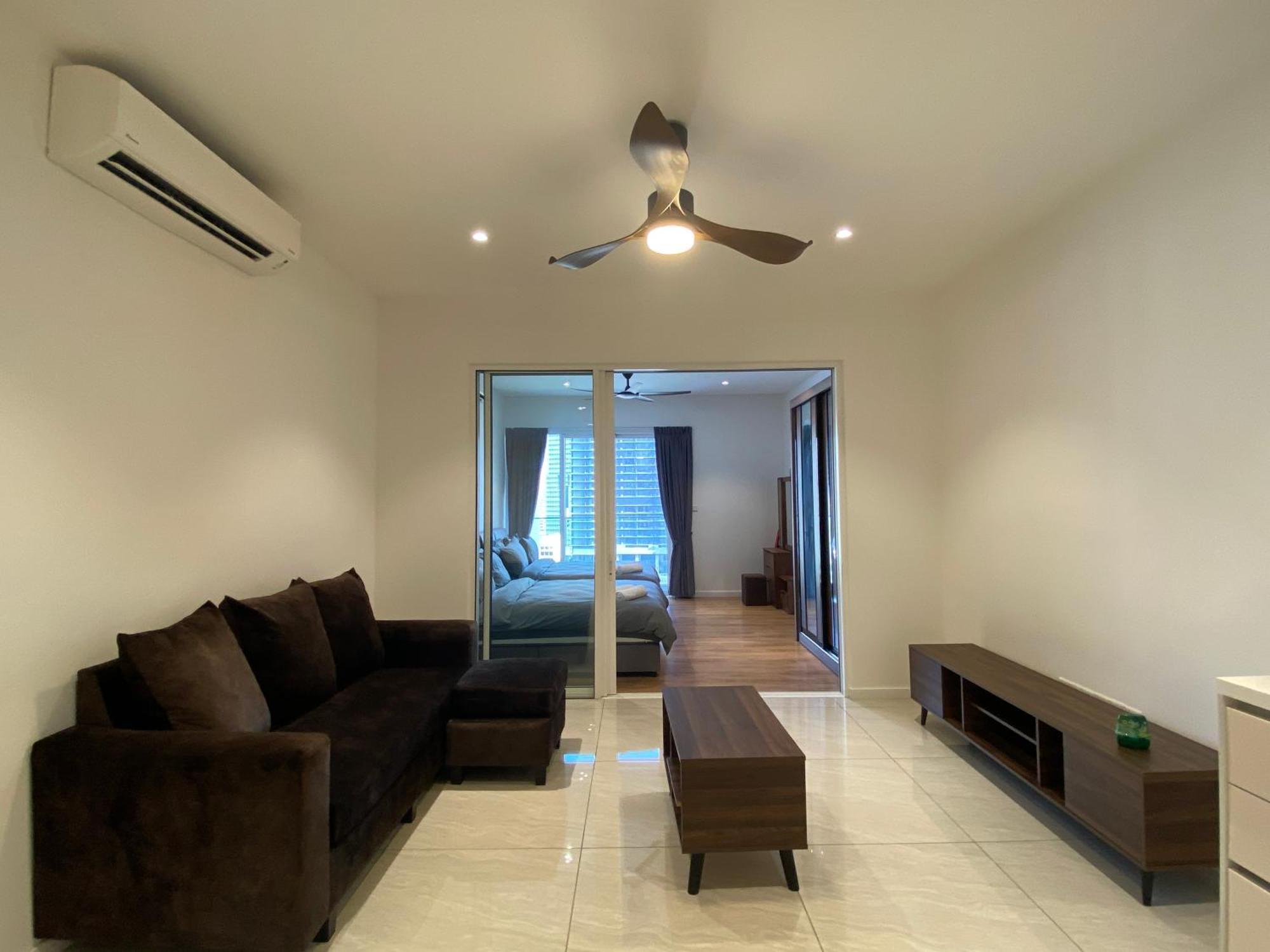 4 Pax Monorail Next To Quill Mall Kuala Lumpur