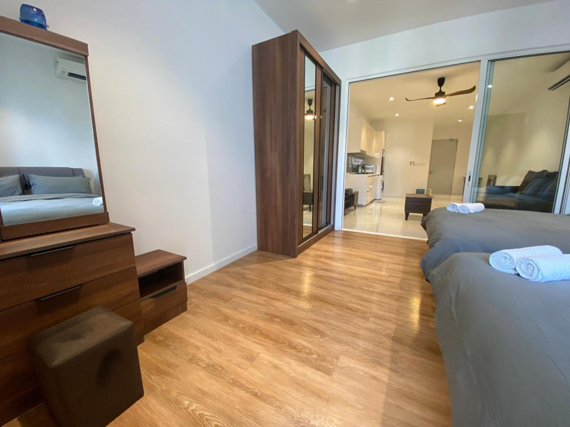 4 Pax Monorail Next To Quill Mall Kuala Lumpur